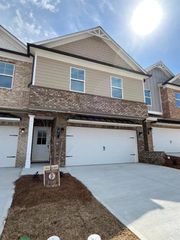 21 Creekside Commons Drive, Hoschton, GA 30548