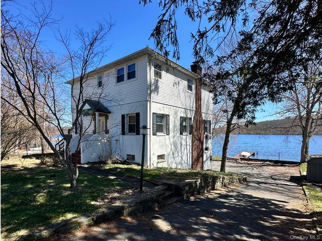 88 W Mombasha Road, Monroe, NY 10950