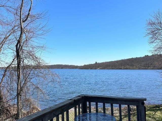 88 W Mombasha Road, Monroe, NY 10950