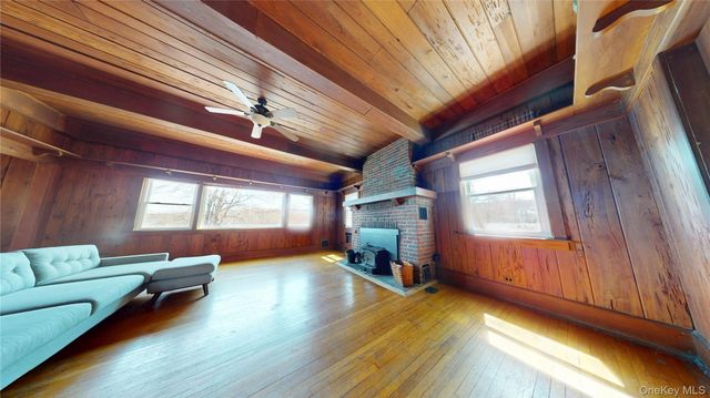 88 W Mombasha Road, Monroe, NY 10950