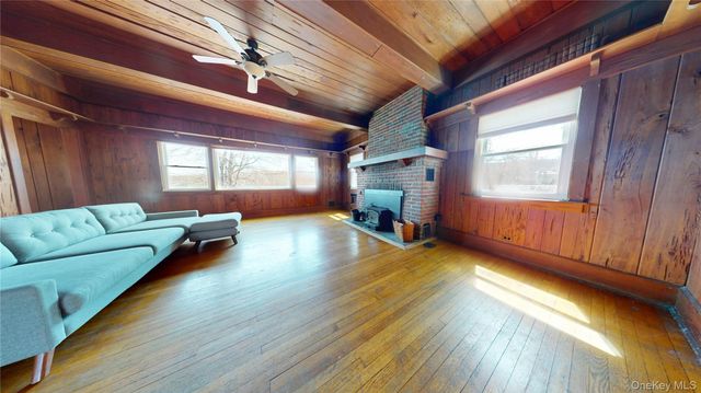 88 W Mombasha Road, Monroe, NY 10950