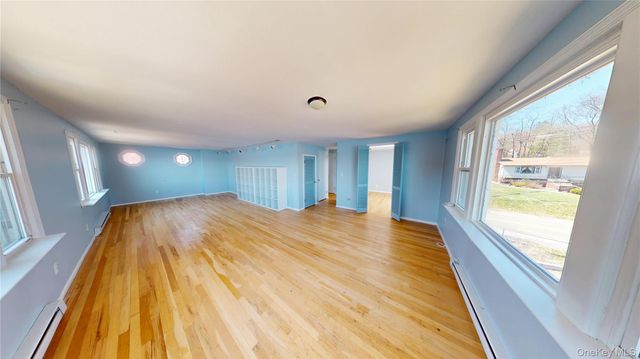 88 W Mombasha Road, Monroe, NY 10950