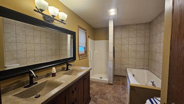 1621 Sapphire Way, Sun Prairie, WI 53590