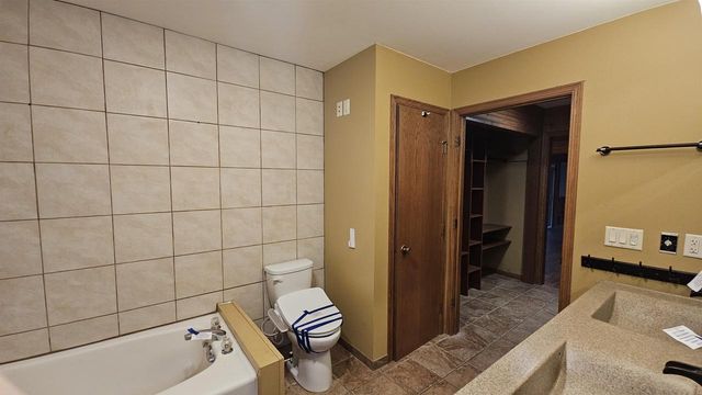1621 Sapphire Way, Sun Prairie, WI 53590