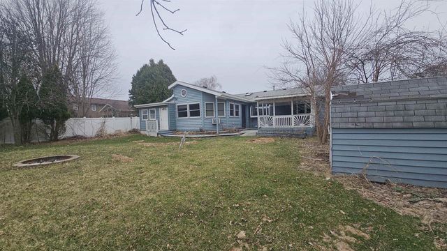 1621 Sapphire Way, Sun Prairie, WI 53590