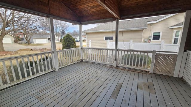 1621 Sapphire Way, Sun Prairie, WI 53590