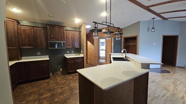 1621 Sapphire Way, Sun Prairie, WI 53590