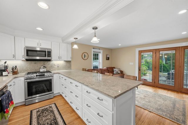 50 Nightingale Rd 3, Plymouth, MA 02360