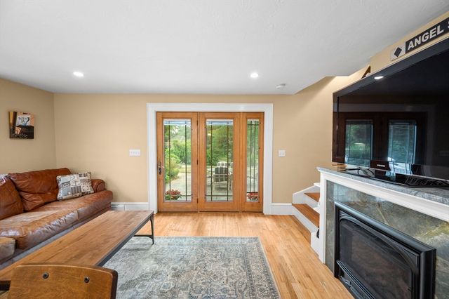 50 Nightingale Rd 3, Plymouth, MA 02360