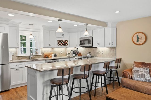 50 Nightingale Rd 3, Plymouth, MA 02360
