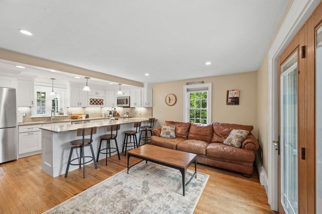50 Nightingale Rd 3, Plymouth, MA 02360