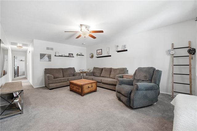 3916 Queen Ridge Drive, Independence, MO 64055