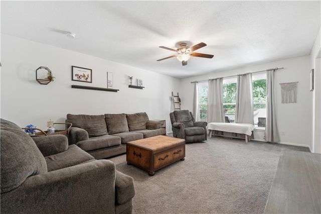 3916 Queen Ridge Drive, Independence, MO 64055