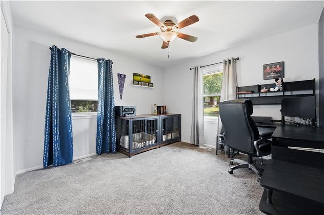 3916 Queen Ridge Drive, Independence, MO 64055