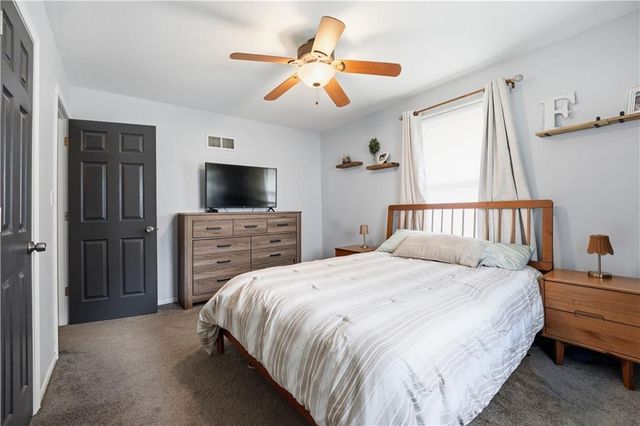 3916 Queen Ridge Drive, Independence, MO 64055