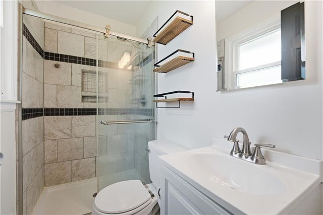 3916 Queen Ridge Drive, Independence, MO 64055