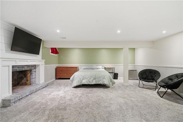 3916 Queen Ridge Drive, Independence, MO 64055
