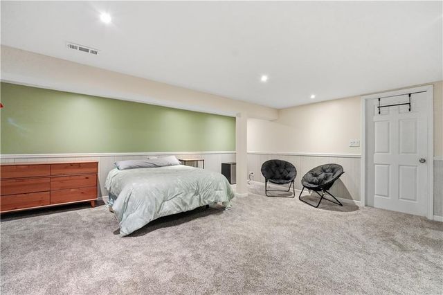 3916 Queen Ridge Drive, Independence, MO 64055