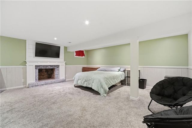 3916 Queen Ridge Drive, Independence, MO 64055