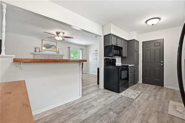 3916 Queen Ridge Drive, Independence, MO 64055
