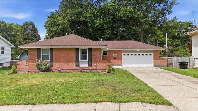 3916 Queen Ridge Drive, Independence, MO 64055