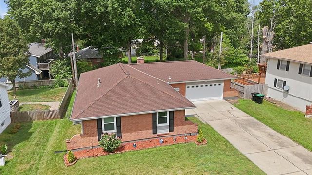 3916 Queen Ridge Drive, Independence, MO 64055