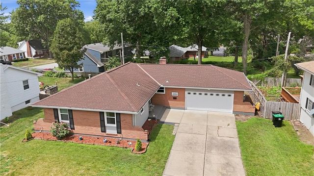 3916 Queen Ridge Drive, Independence, MO 64055