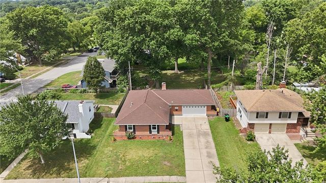 3916 Queen Ridge Drive, Independence, MO 64055
