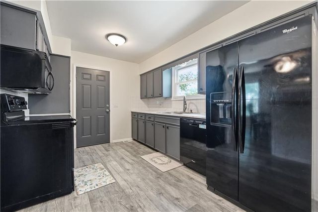 3916 Queen Ridge Drive, Independence, MO 64055