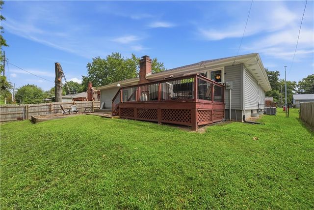 3916 Queen Ridge Drive, Independence, MO 64055