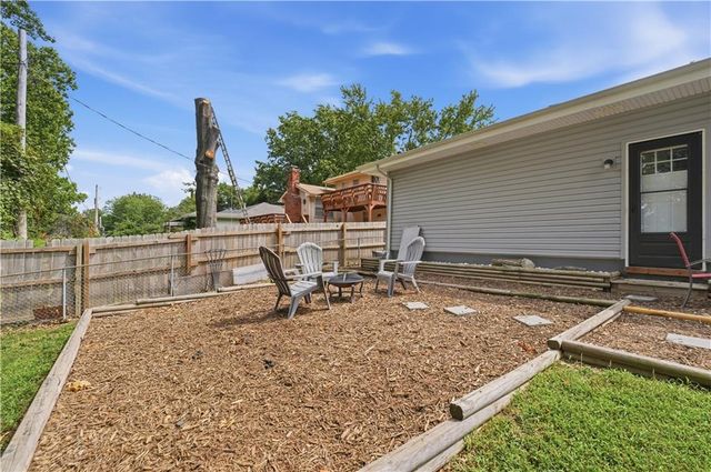 3916 Queen Ridge Drive, Independence, MO 64055