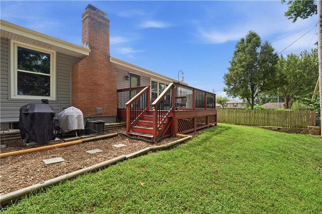 3916 Queen Ridge Drive, Independence, MO 64055