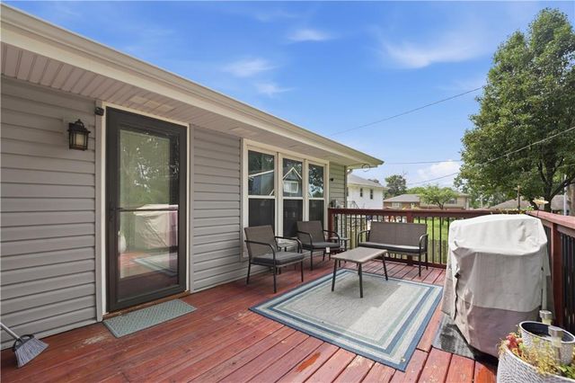 3916 Queen Ridge Drive, Independence, MO 64055