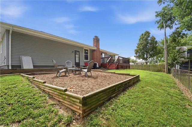 3916 Queen Ridge Drive, Independence, MO 64055