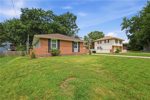 3916 Queen Ridge Drive, Independence, MO 64055