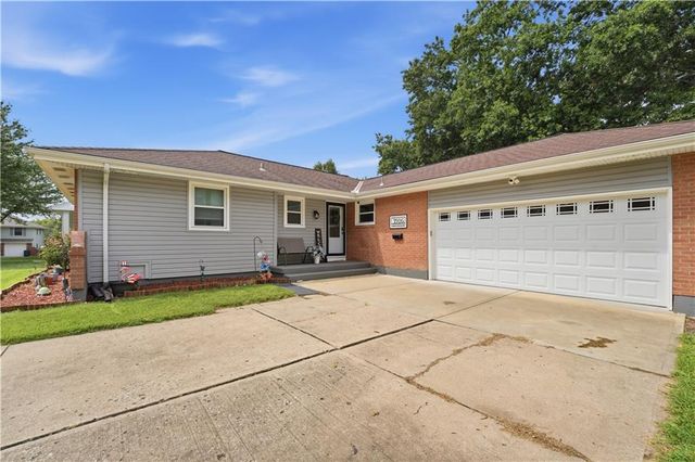 3916 Queen Ridge Drive, Independence, MO 64055