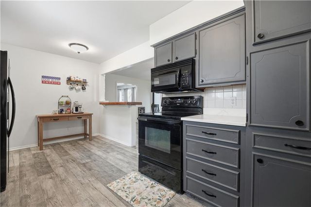 3916 Queen Ridge Drive, Independence, MO 64055