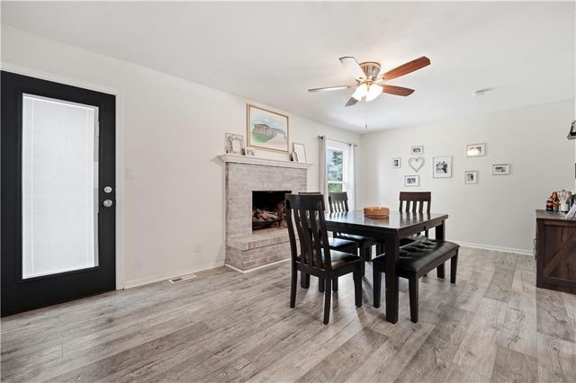 3916 Queen Ridge Drive, Independence, MO 64055