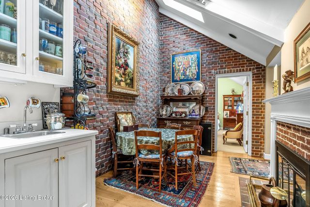 408 Mayfair Ln, Louisville, KY 40207