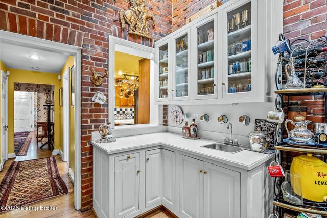 408 Mayfair Ln, Louisville, KY 40207