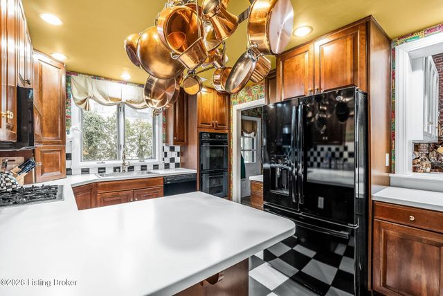 408 Mayfair Ln, Louisville, KY 40207