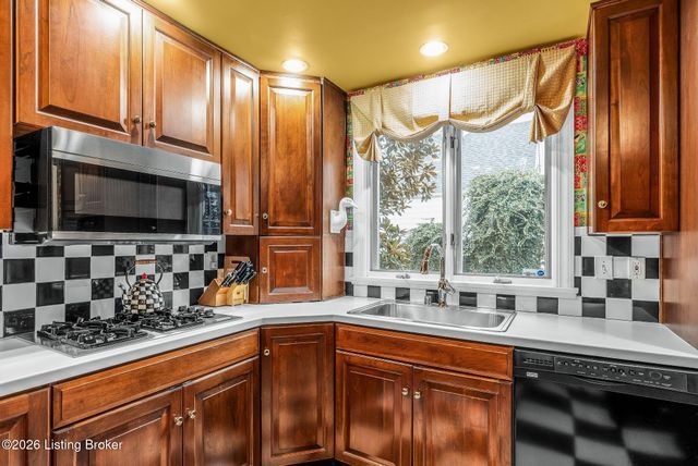 408 Mayfair Ln, Louisville, KY 40207