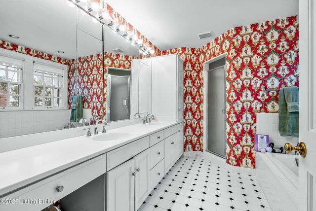 408 Mayfair Ln, Louisville, KY 40207