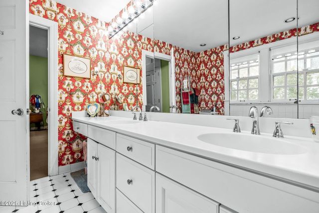 408 Mayfair Ln, Louisville, KY 40207