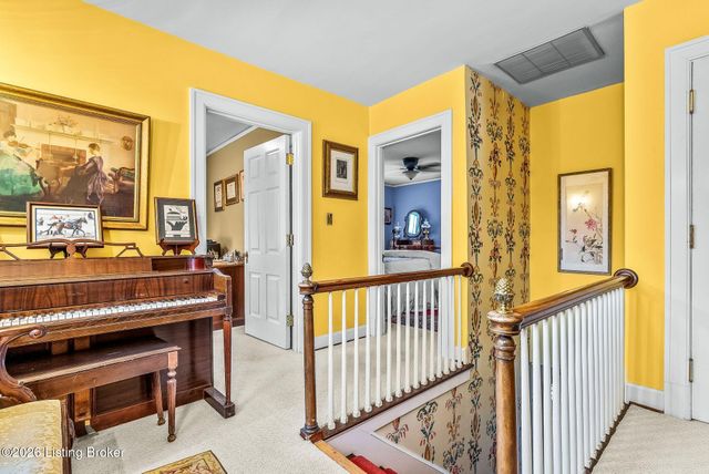 408 Mayfair Ln, Louisville, KY 40207