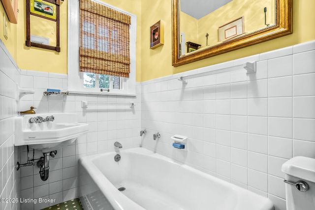 408 Mayfair Ln, Louisville, KY 40207