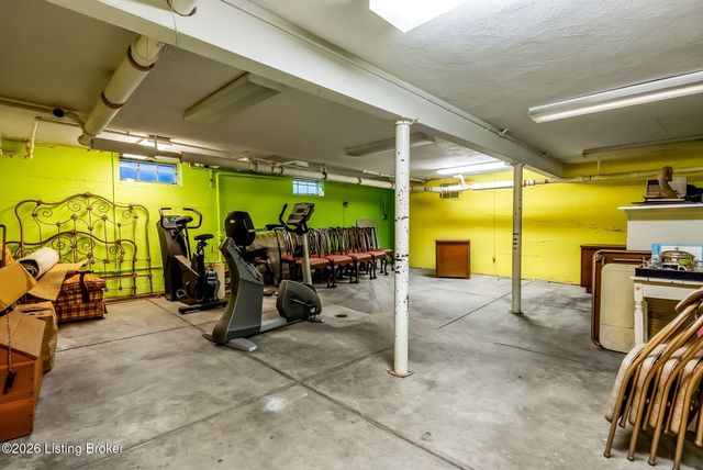 408 Mayfair Ln, Louisville, KY 40207