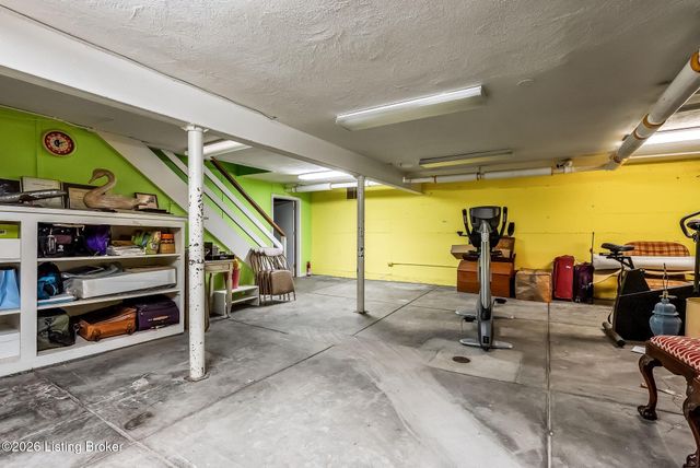 408 Mayfair Ln, Louisville, KY 40207