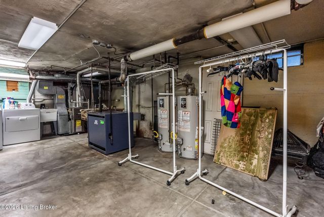 408 Mayfair Ln, Louisville, KY 40207