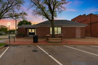 127 E Main Street, Roselle, IL 60172